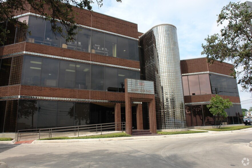 More Photos Of 100 Sandau Rd, San Antonio Office For Lease