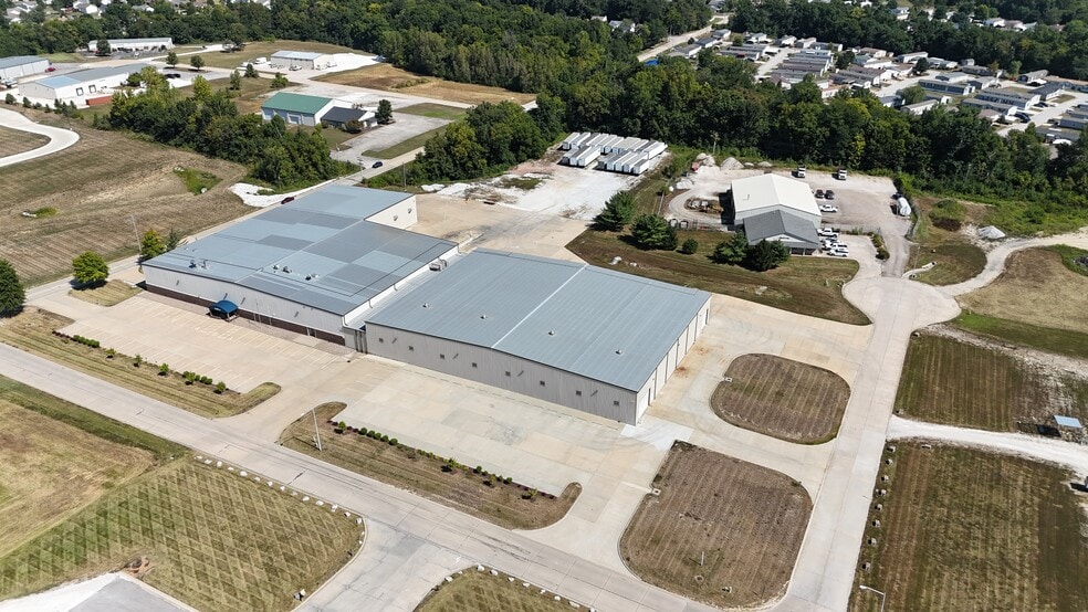 More Photos Of 1011 Industrial Ct, Moscow Mills Warehouse For Lease