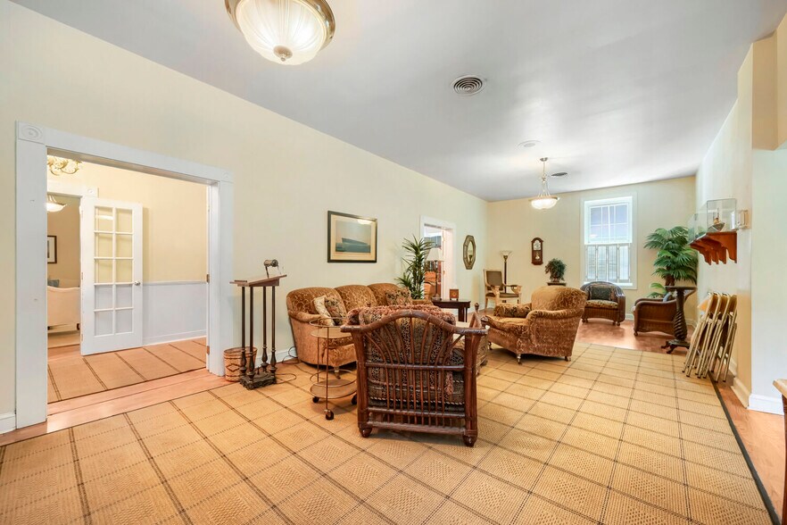 More Photos Of 426 S Crain Hwy, Glen Burnie Funeral Home For Sale