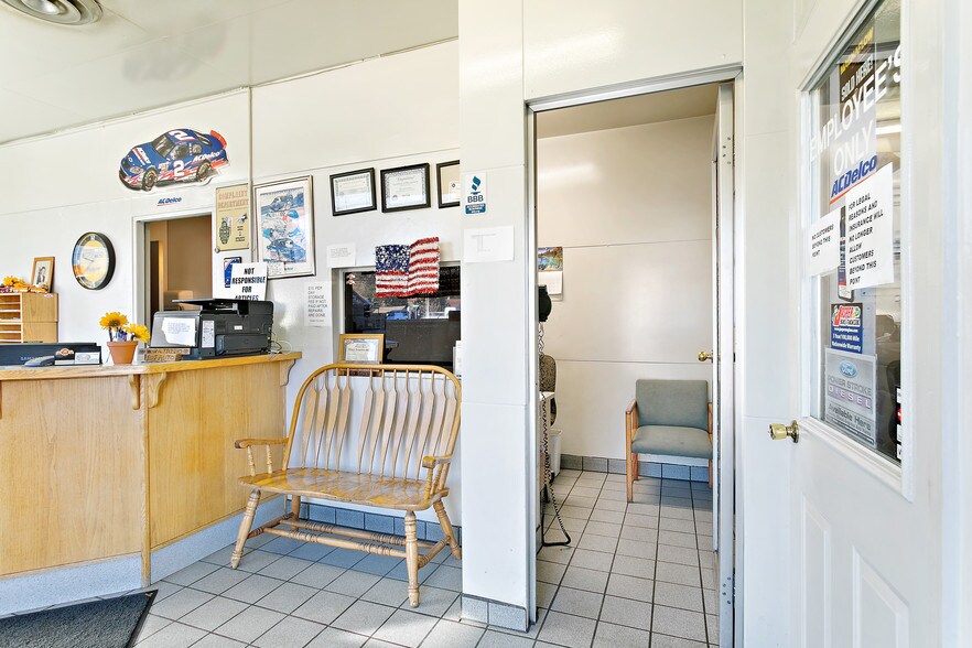 More Photos Of 825 W Center St, Provo Auto Repair For Sale