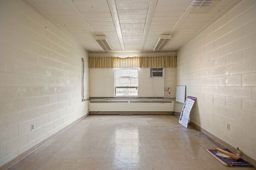 More Photos Of 501 Elizabeth St, Charleston Flex For Sale