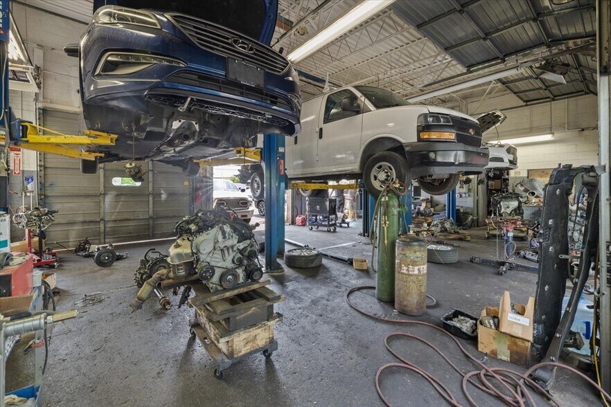 More Photos Of 4379 Route 130, Edgewater Park Auto Repair For Lease