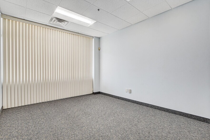 More Photos Of 200 Sunpac Ave, Henderson Warehouse For Sale