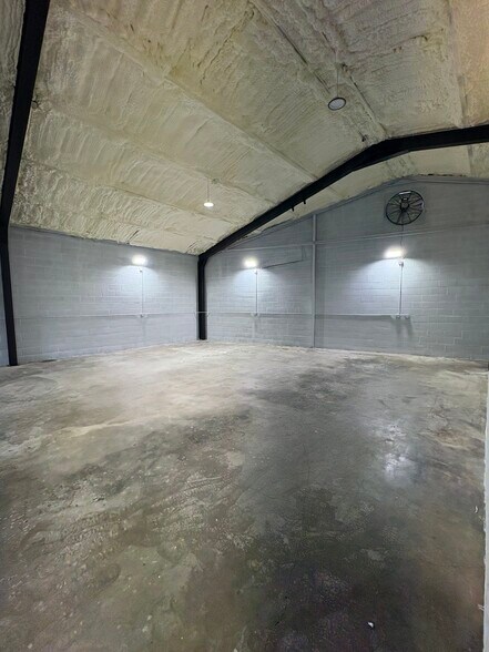 More Photos Of 6251 Griggs Rd, Houston Warehouse For Sale