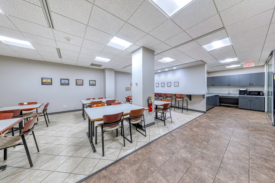 More Photos Of 350 S Northwest Hwy, Park Ridge Office For Lease