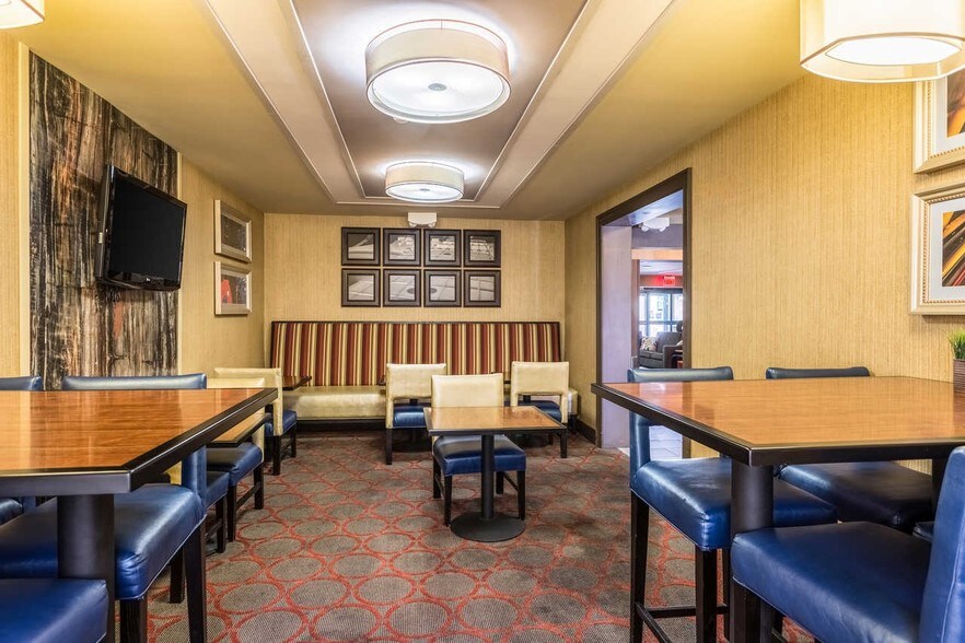 More Photos Of 1532 McCullough Blvd, Tupelo Hotel For Sale