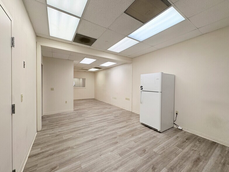 More Photos Of 45 S New York Ave, Galloway Unknown For Lease