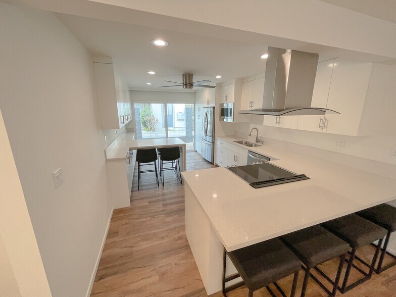 More Photos Of 2118 Carnegie Ln, Redondo Beach Apartments For Sale