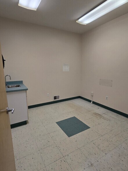 More Photos Of 45 Webster Commons Blvd, Webster Medical For Lease