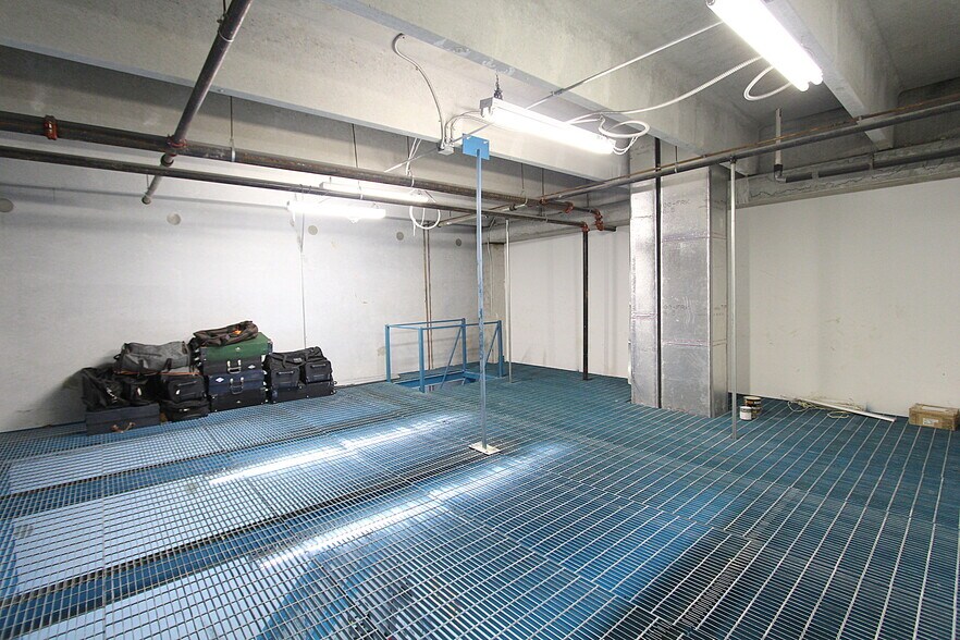 More Photos Of 2520 NW 97th Ave, Doral Showroom For Lease