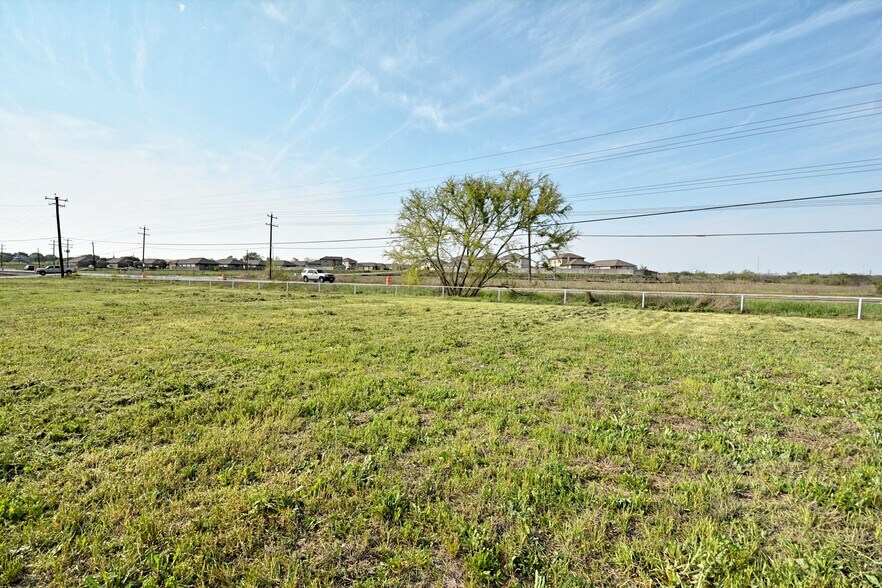 More Photos Of 120 E Zipp Rd, New Braunfels General Retail For Sale