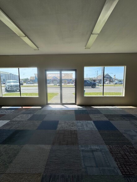 More Photos Of 698 Ocean Shores Blvd NW, Ocean Shores General Retail For Lease