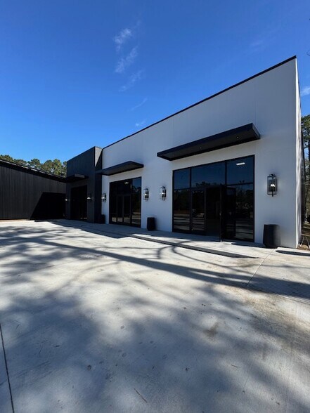 More Photos Of 1316 Sendera Ranch Dr, Magnolia General Retail For Lease