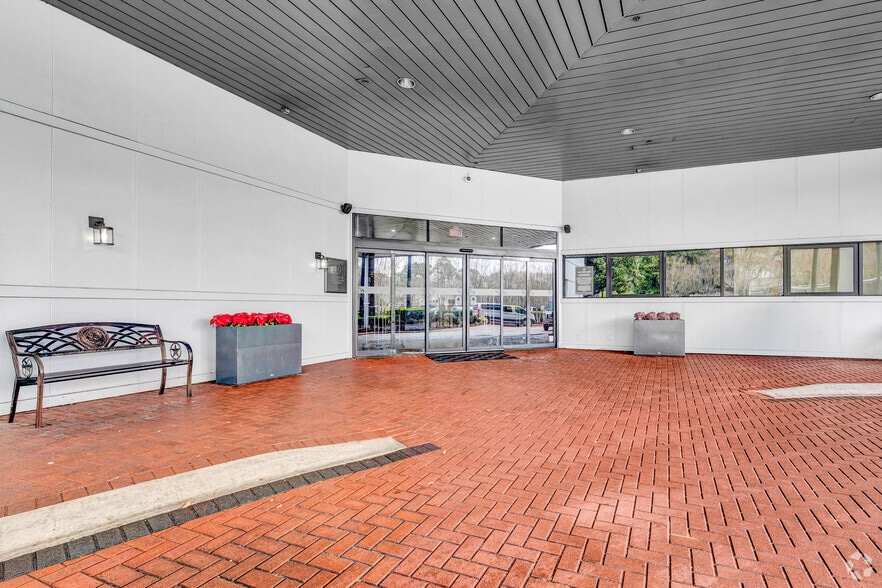 More Photos Of 15700 John F Kennedy Blvd, Houston Hotel For Sale