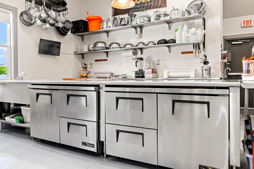 More Photos Of 1766 14th Ave, Vero Beach Restaurant For Sale