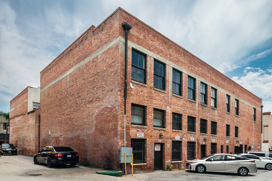 More Photos Of 200-208 N Broadway, Santa Ana Storefront Retail Office For Lease