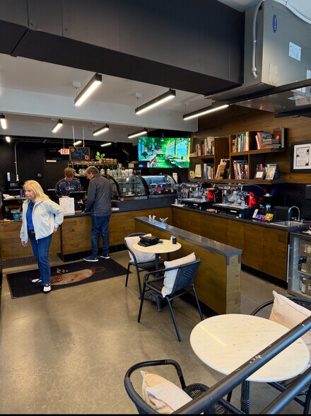 More Photos Of 10203 Santa Monica Blvd, Los Angeles Office For Lease