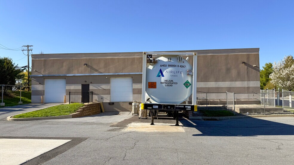 More Photos Of 7448 Industrial Park Way, Macungie Research And Development For Lease