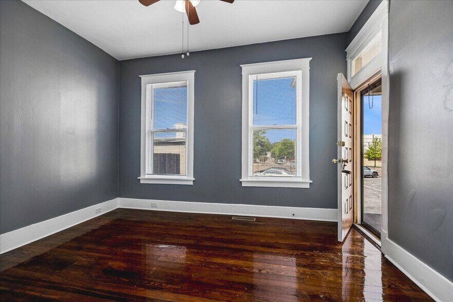 More Photos Of 2151 Monroe Ave, Memphis Office Residential For Sale