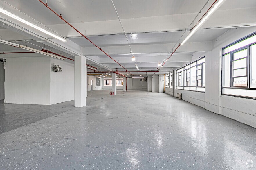 More Photos Of 753-755 E 134th St, Bronx Warehouse For Lease