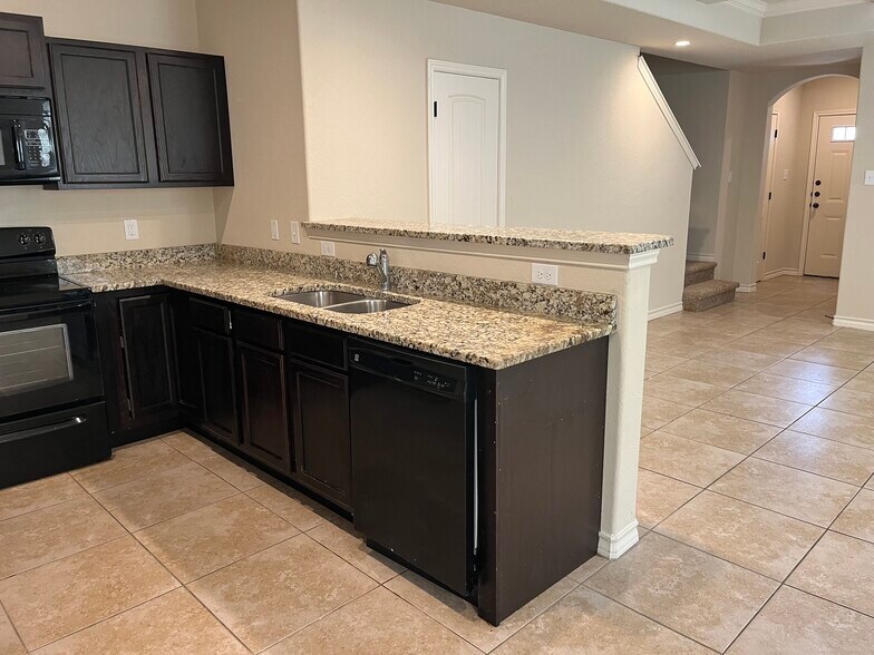 More Photos Of 7014 Donovan Way, San Antonio Apartments For Sale