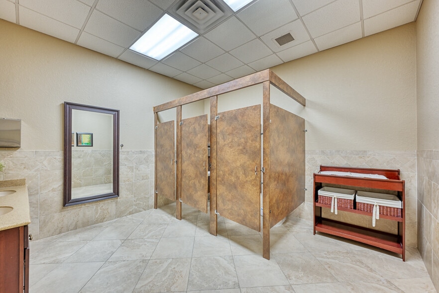 More Photos Of 5135 College St, Jacksonville Religious Facility For Sale