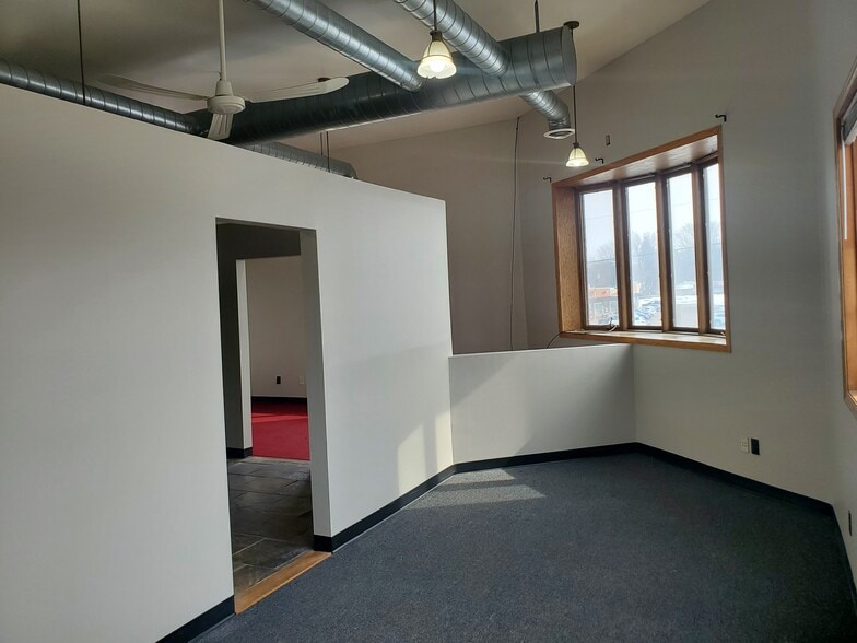 More Photos Of 3607 N White Bear Ave, White Bear Lake Unknown For Lease