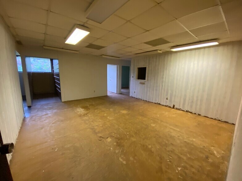 More Photos Of 901 Charleston Ave, Mattoon Medical For Lease