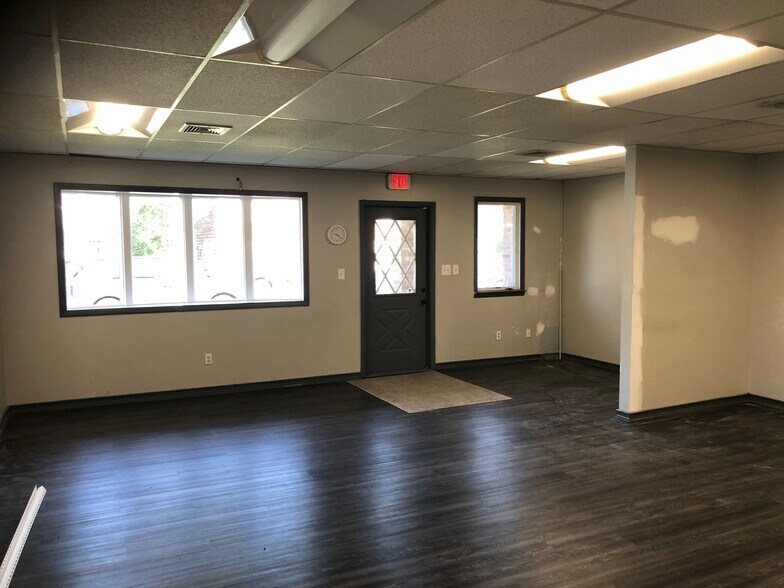 More Photos Of 321 Main St, Cornwall General Retail For Lease