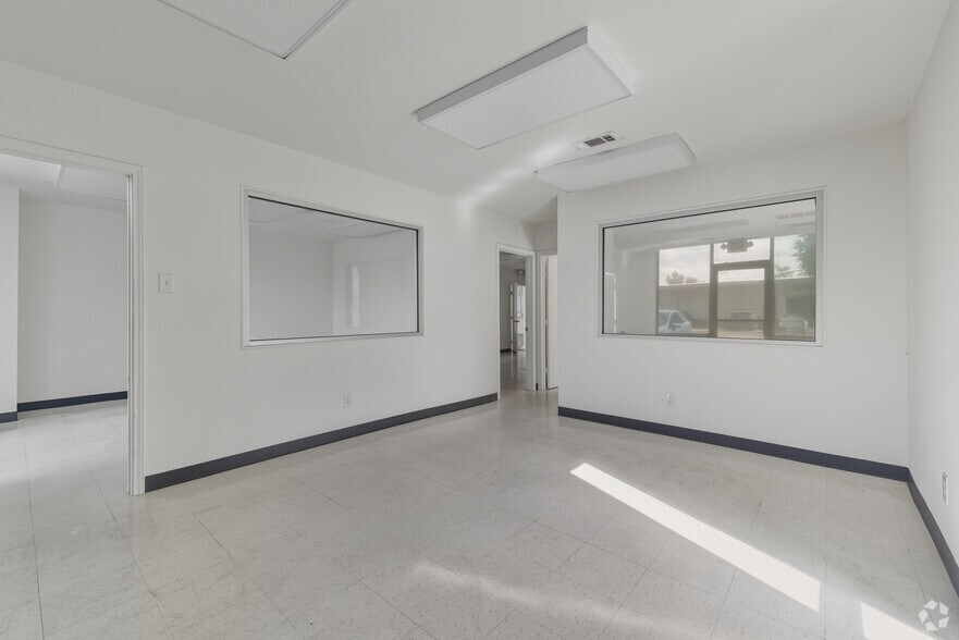 More Photos Of 1800 Sherwood Forest St, Houston Warehouse For Lease