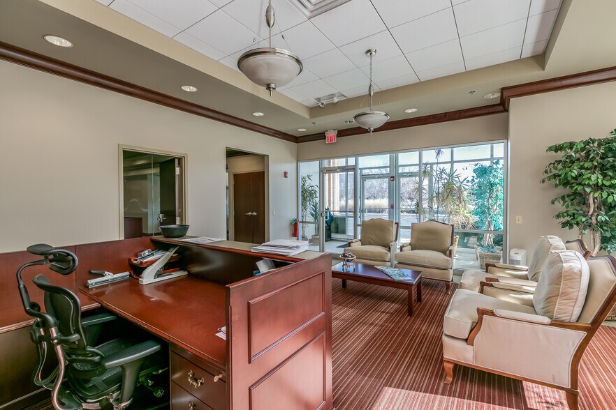 More Photos Of 2624 Patriot Blvd, Glenview Office For Sale