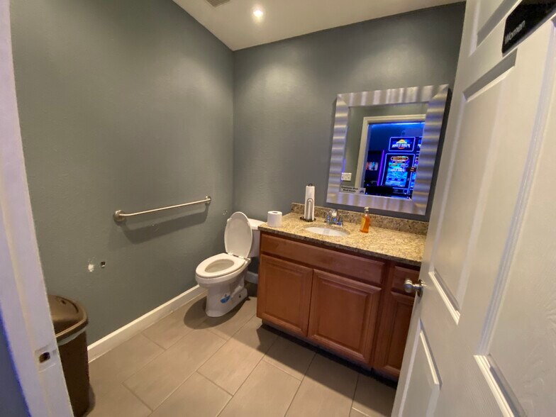 More Photos Of 4540 14th St W, Bradenton Storefront Retail Office For Sale