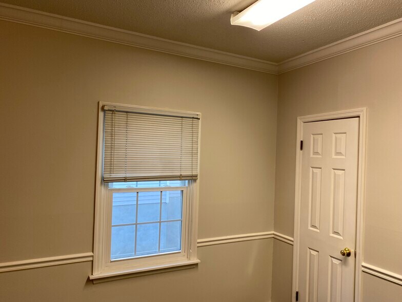 More Photos Of 699 W Woodbine Ave, Kirkwood Office Residential For Lease