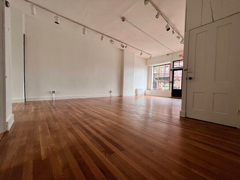 Primary Photo Of 7 W Main St, North Kingstown Storefront For Lease