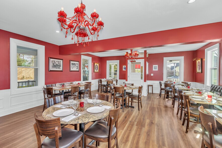 More Photos Of 135 York St SE, Aiken Restaurant For Lease