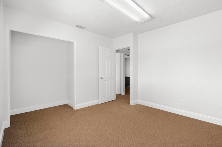 More Photos Of 2672 66th St N, Saint Petersburg Medical For Sale