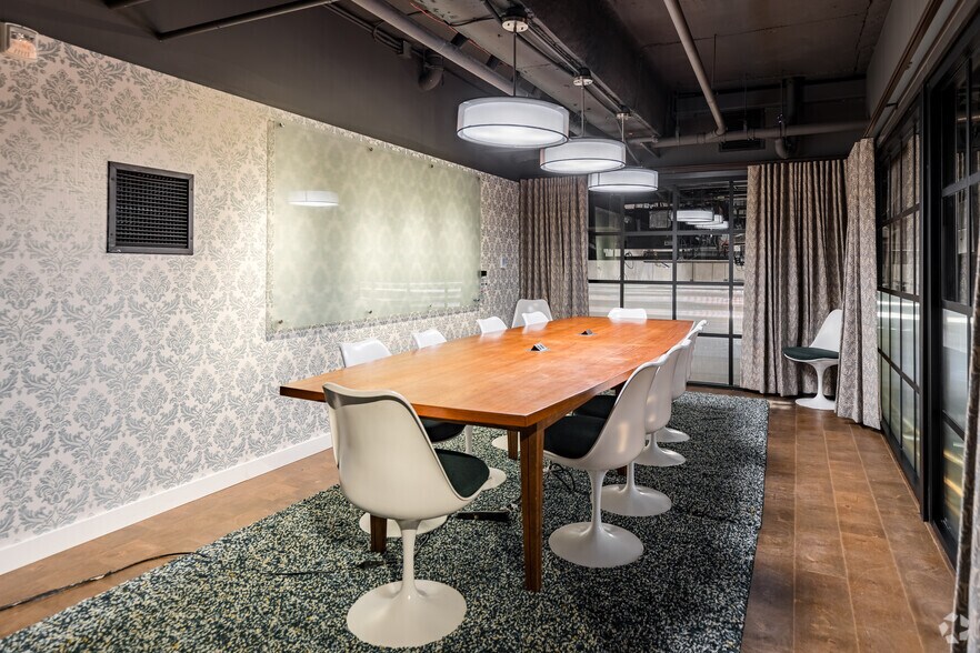 More Photos Of 3035 Peachtree Rd, Atlanta Office For Lease