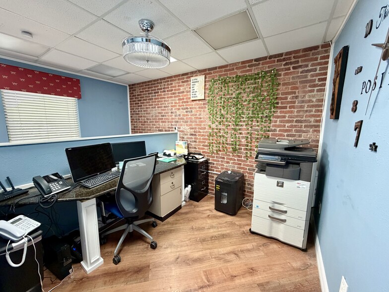 More Photos Of 6404 Manatee Ave W, Bradenton Medical For Lease