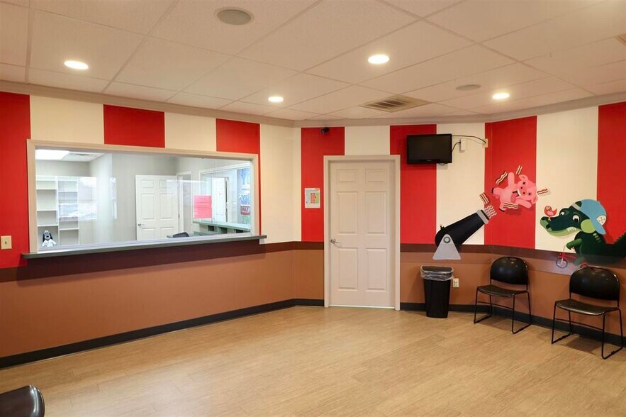 More Photos Of 1203 E College St, Brownsville Medical For Sale