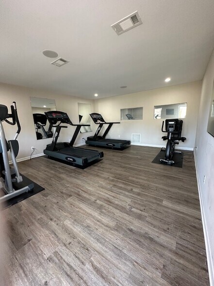 More Photos Of 506 Pecan Dr, Bolivar Apartments For Sale