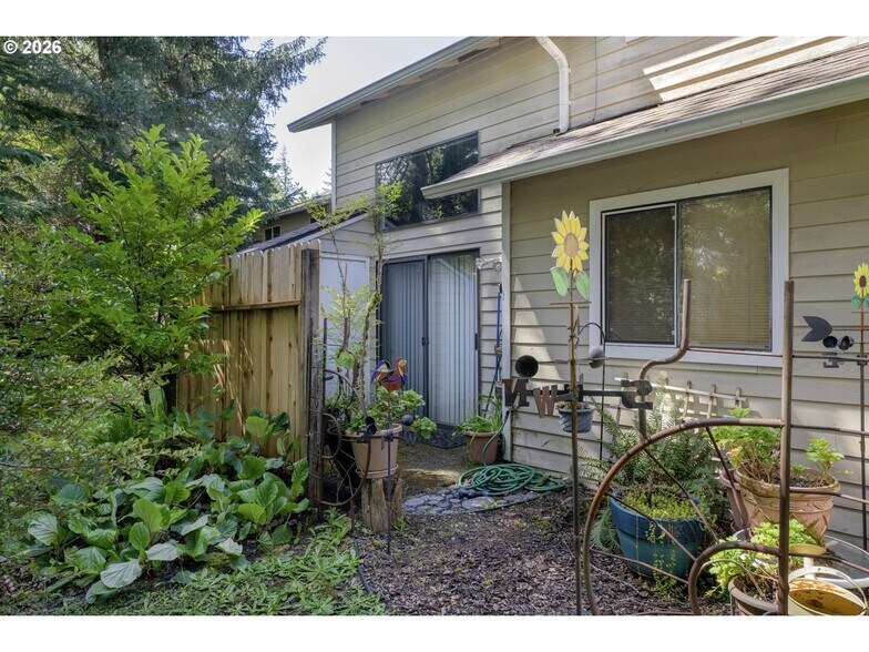 More Photos Of 1310-1390 Spruce St, Florence Apartments For Sale