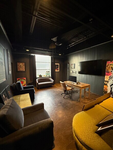 More Photos Of 3029 3rd Ave S, Birmingham Showroom For Sale