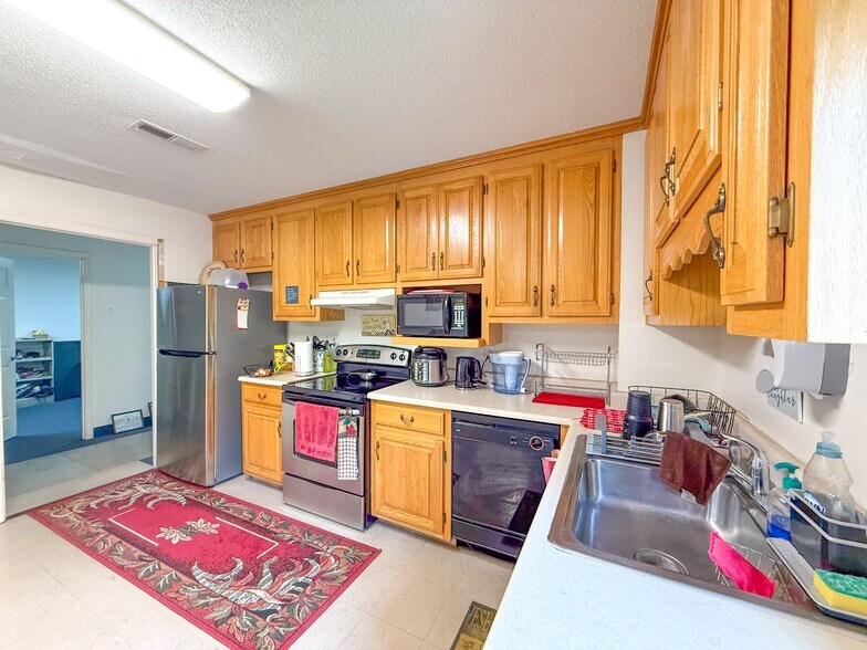 More Photos Of 2335 Columbia Hwy, Pulaski Office For Sale