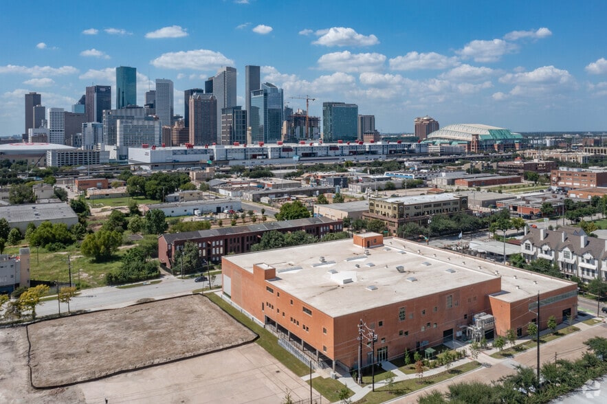 More Photos Of 2410 Polk St, Houston Office For Lease