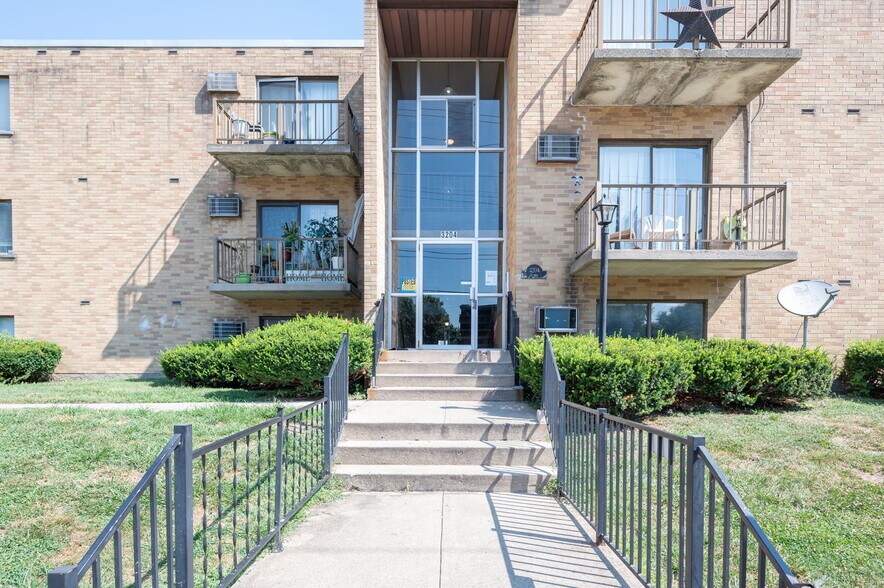 Primary Photo Of 3204 Mozart Ave, Cincinnati Apartments For Sale