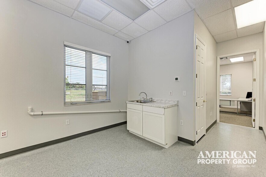 More Photos Of 5279-5283 Office Park Blvd, Bradenton Office For Sale