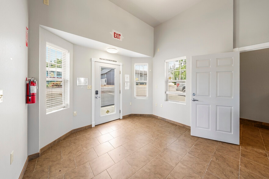 More Photos Of 143 S Main St, Phoenix Office For Sale