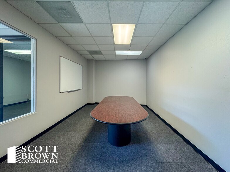 More Photos Of 1001 S Interstate 35 E, Denton Storefront Retail Office For Lease