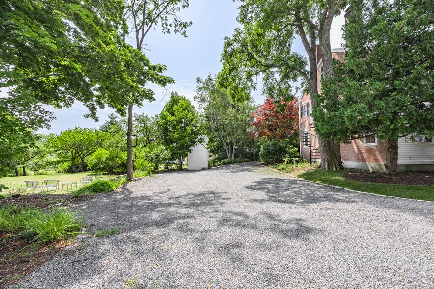 More Photos Of 40 Union St, Blue Hill Hospitality For Sale