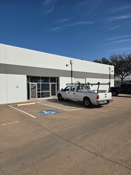 More Photos Of 3430 Alemeda St, Fort Worth Warehouse For Lease
